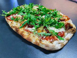 Pinsa  Pomidori secci 