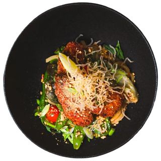 Udon stir fry z polędwiczką drobiową katsu