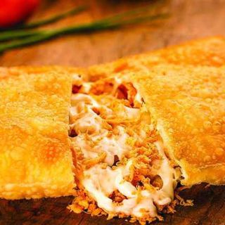 Pastel de Frango com Catupiry 