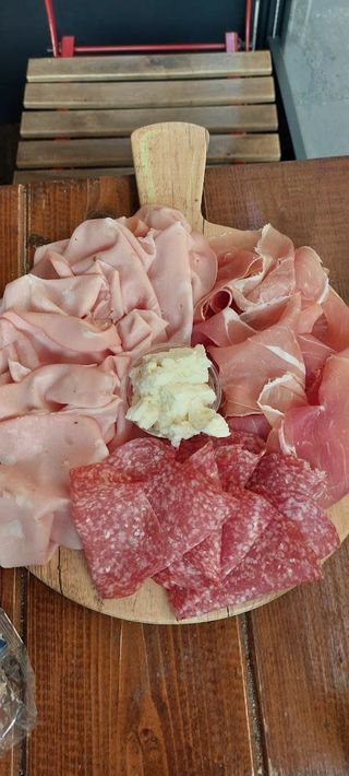 19. Tagliere misto di salumi e crescenza