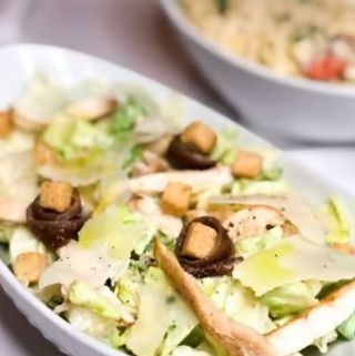 Ensalada César con pollo
