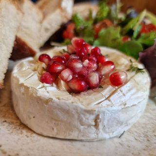 CAMEMBERT & TOAST
