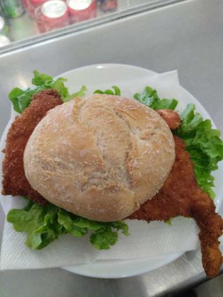 panado de porco no pão