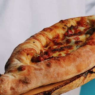 Chaczapuri Adżaruli z bakłażanem klasyczne