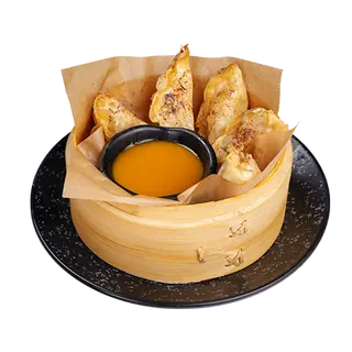 Pierożki gyoza z jabłkiem i sosem mango 5 szt.
