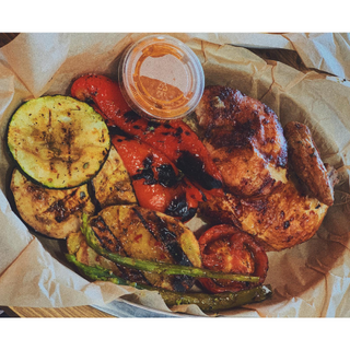 1/2 Pollo A L'ast Con Verduras A La Parrilla