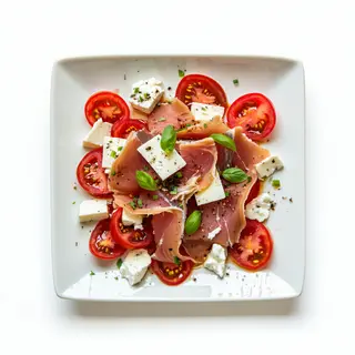 Ensalada de tomate, queso fresco y atún