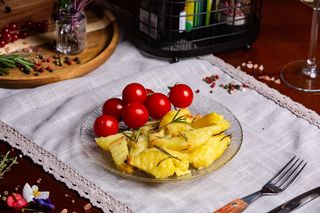 Cartofi la cuptor cu unt și rozmarin