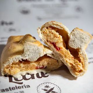 Empanadas Argentinas (Pollo Y Muzzarella)
