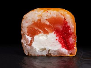 МАМЕНОРІ З ЛОСОСЕМ РОЛ (230g)