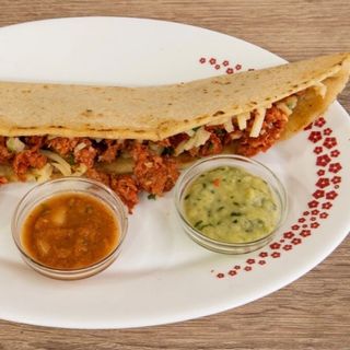 Huaraches de chori con queso