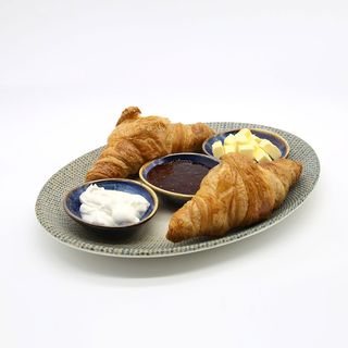 CROASANTE CU UNT SI DULCEATĂ