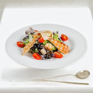 Salată Caezar cu pui