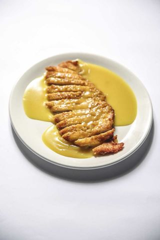 Pollo frito con salsa curry