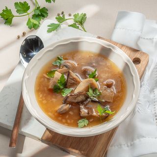 Юшка з білими грибами