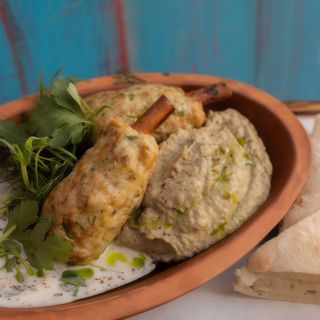 Курячий шашлик з хумусом