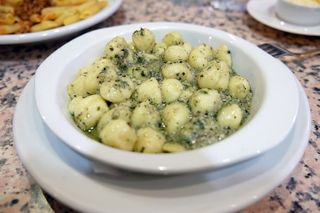 Gnocchi de patata con salsa Pesto