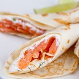 Млинці з сьомгою та сиром Філадельфія (2шт)