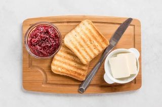 Tostadas Con Mantequilla Y Mermelada