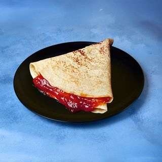 Palačinka sa džemom od šumskog voća