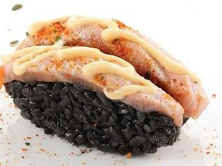 132.Nigiri sake venere 2 pezzi
