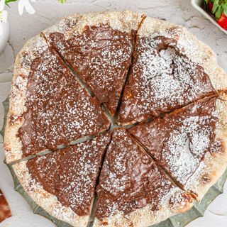 Pizza dulce de focaccia nutella y coco