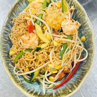 Yakisoba con gambas
