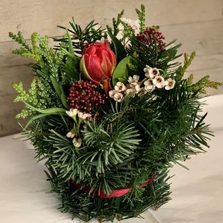  Sushi natalizio con componenti naturali. 