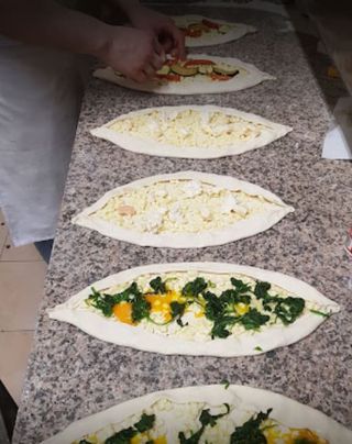 Pide salame e mozzarella