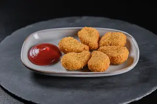 Nuggets com ketchup
