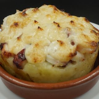 Tapa De Timbal De Pop Gratinat Amb Patata Caliu I Alt I Oli