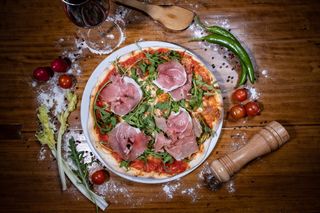 Pizza Crudo e Rucola