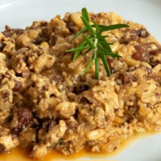 Revuelto de Morcilla   y Piquillo.