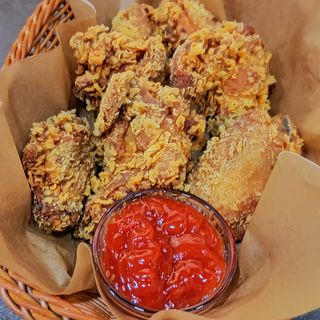 Aripioare 4 buc + sos iute