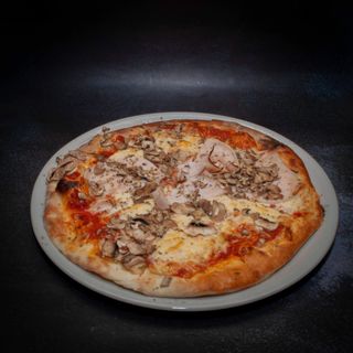 Pizza  Capricciosa + Coca Cola