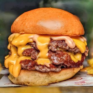 Smashed Triple king cheeseburger + fries