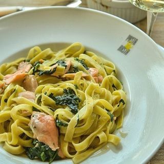 Паста Лінгвіні з лососем (290грам)