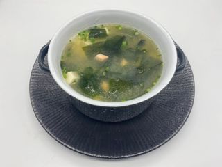 2. Sopa De Miso Con Salmón