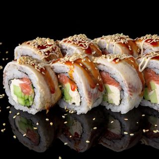 კანადა + კალიფორნია კრაბი სეზამის მარცვლებით