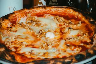 Pizza Gorgonzola Con Pere E Noci (33 Cm.)