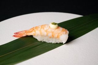 82 Ebi nigiri