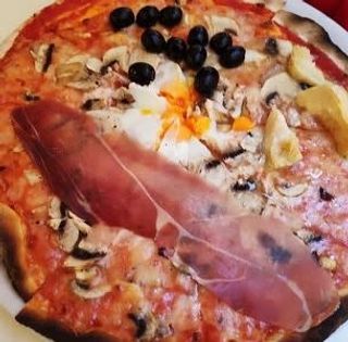 Capricciosa con prosciutto crudo