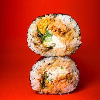 Ролл з смаженим лососем