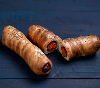 Covrig cu carnat picant