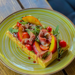 Вафля Персик-Хамон