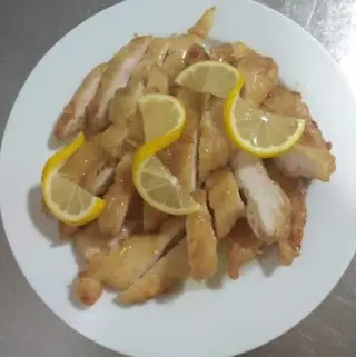 Pollo Con Salsa De Limón