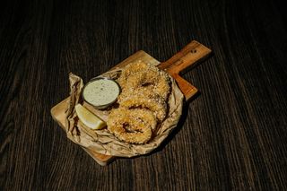 Кільця кальмару з соусом Тар Тар