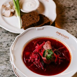 Борщ з ребром