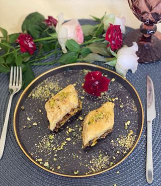 Փախլավա Ընկույզով 1 Բաժին (2 Կտոր)