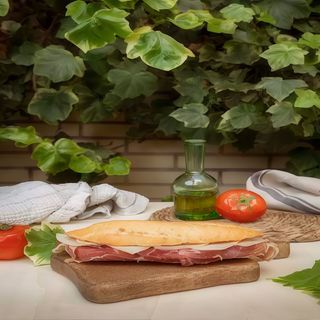 Bocadillo De Jamón Ibérico Y Queso Manchego